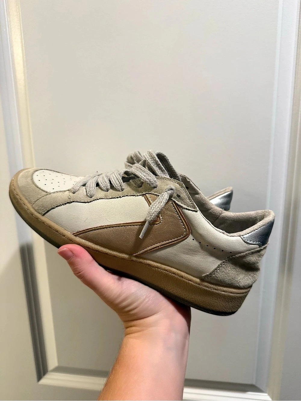 Shu Shop Salma Gold Color-Block Sneakers Beige & White